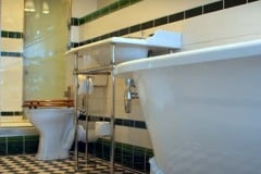 Traditional-bathroom