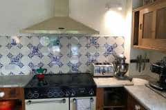 Delft Horse and Rider selection with plain corner motif tiles