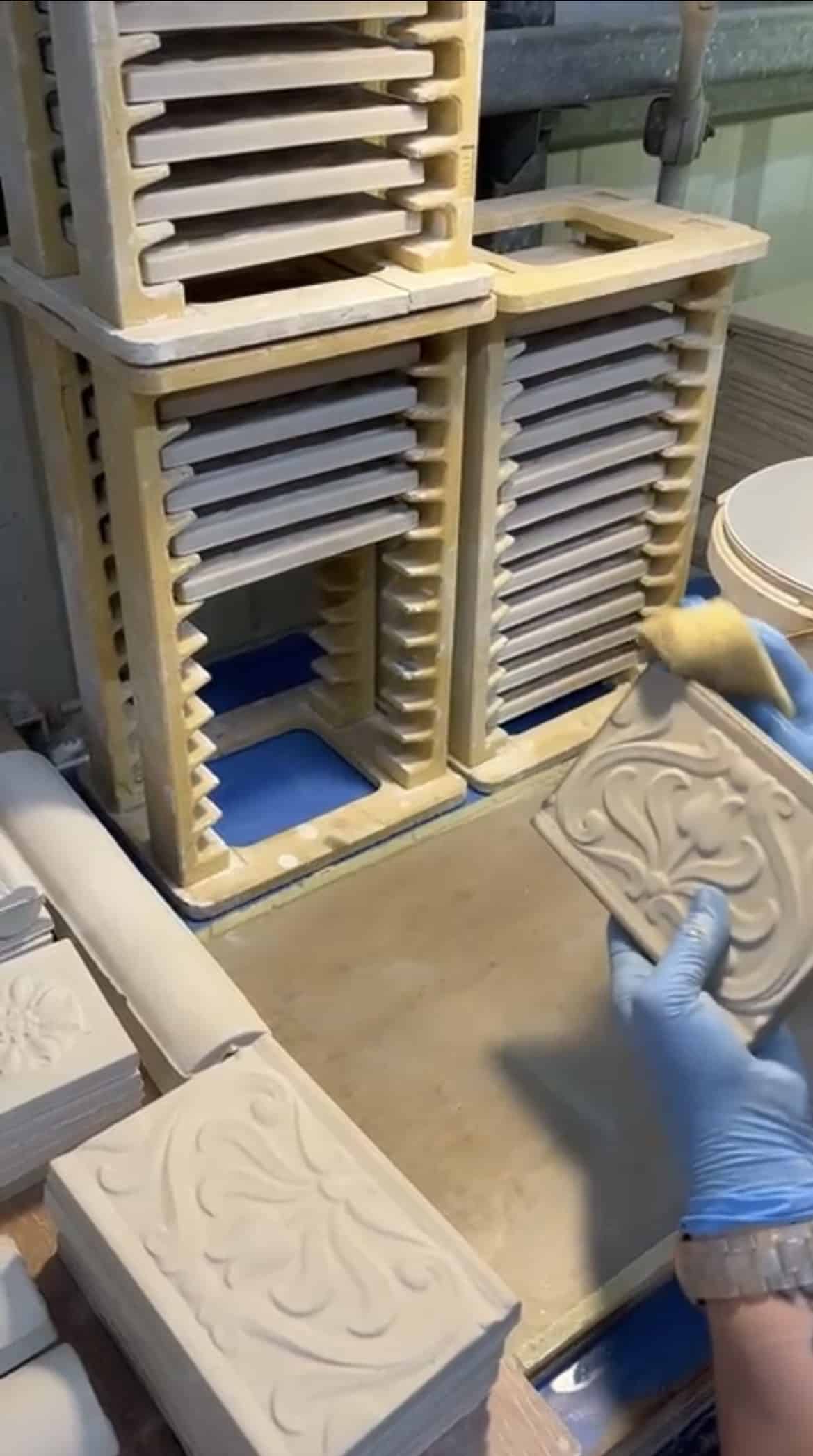 Manufacturing embossed tulip borders Manufacturing embossed tulip borders